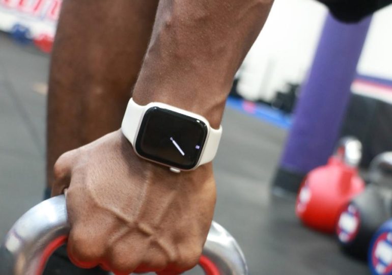 Apple is reportedly developing an AI health coach for Apple Watch