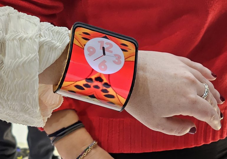 Motorola shows off a concept smartphone that can wrap around your wrist