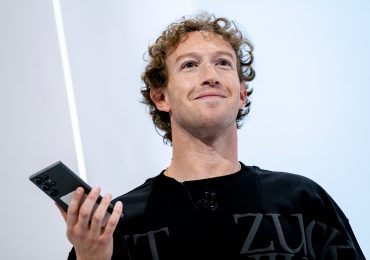 Mark Zuckerberg slams Apple on its lack of innovation and 'random rules'